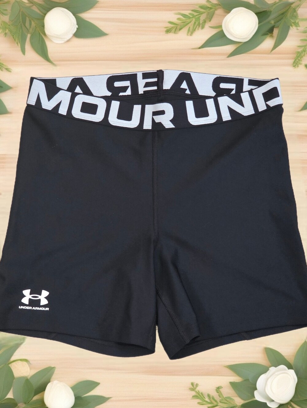 Under Armour Athletic Shorts Women waist 28 inch